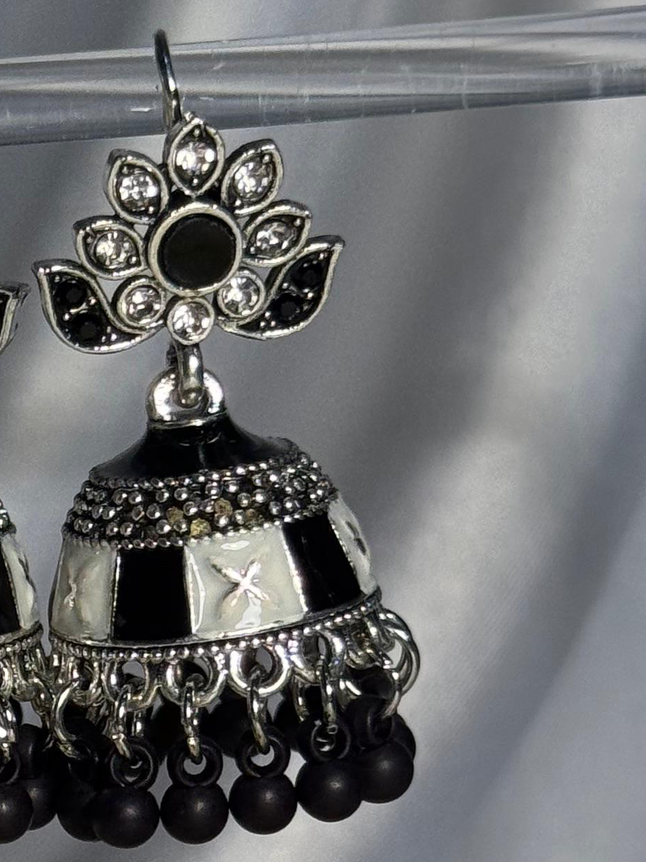 Phool booti Rang-e-desi white and black