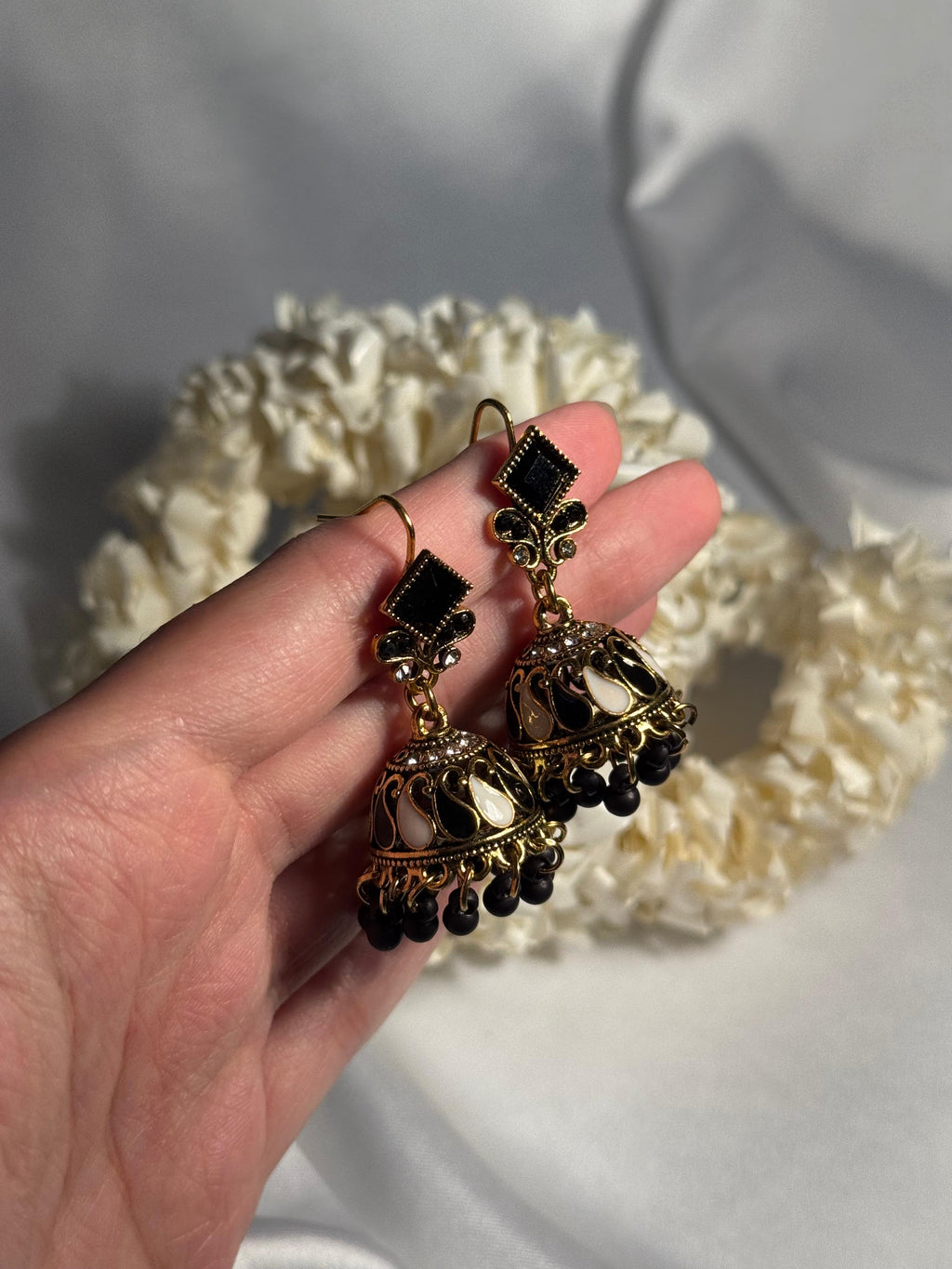 Chakoor booti gold-Rang-e-desi black n white