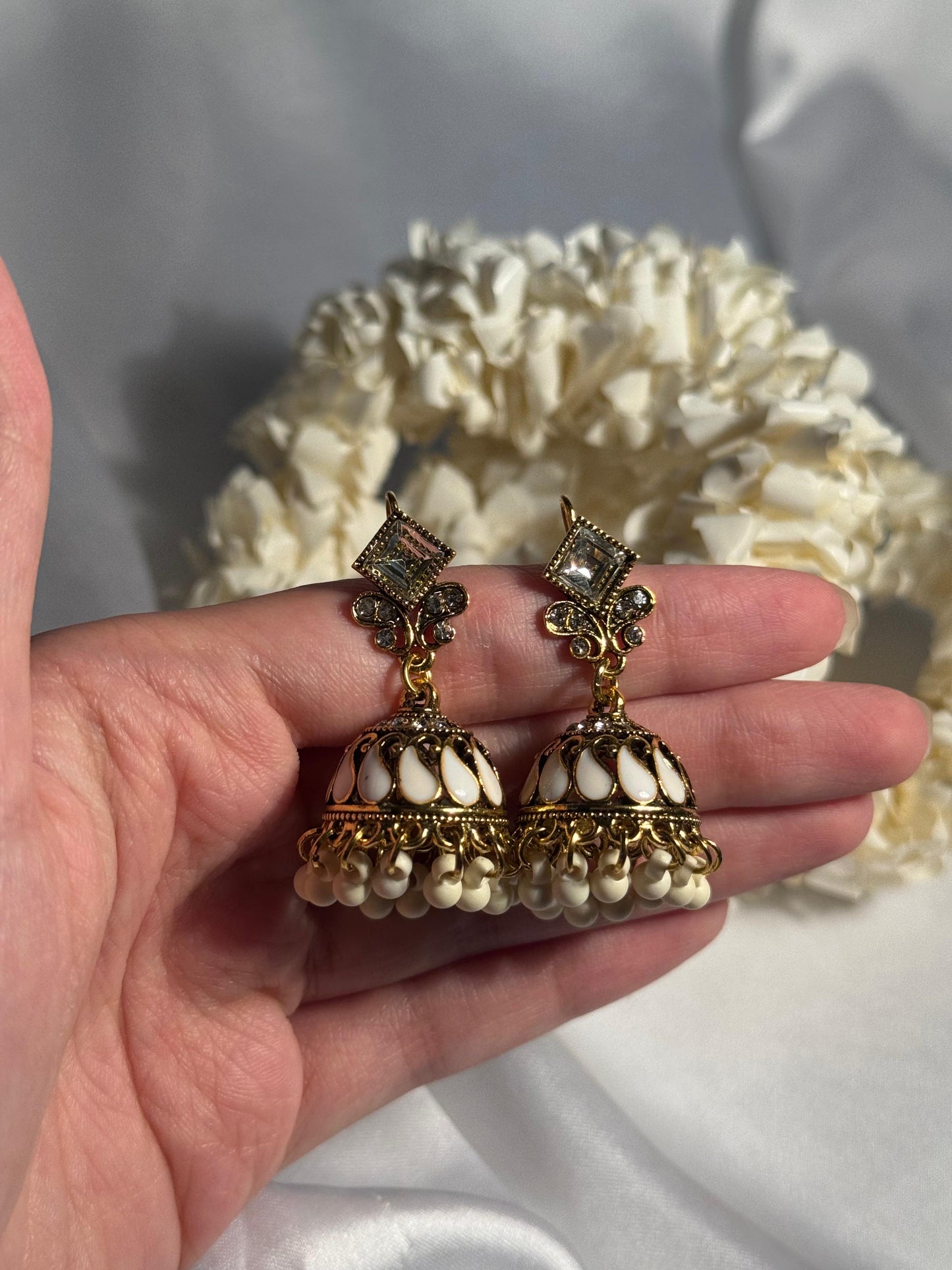 Chakoor booti gold-Rang-e-desi white