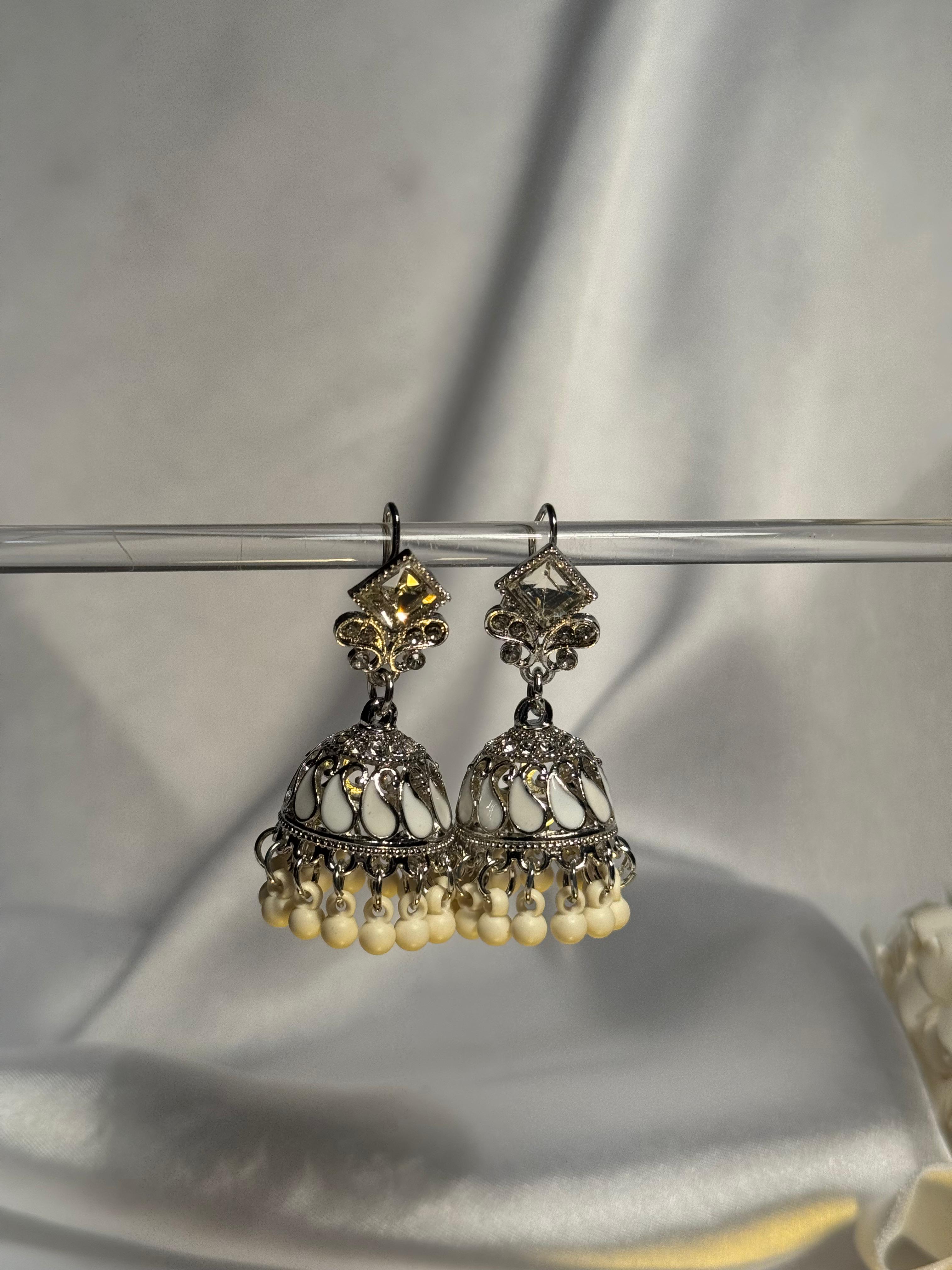 Chakor silver booti Rang-e-desi white