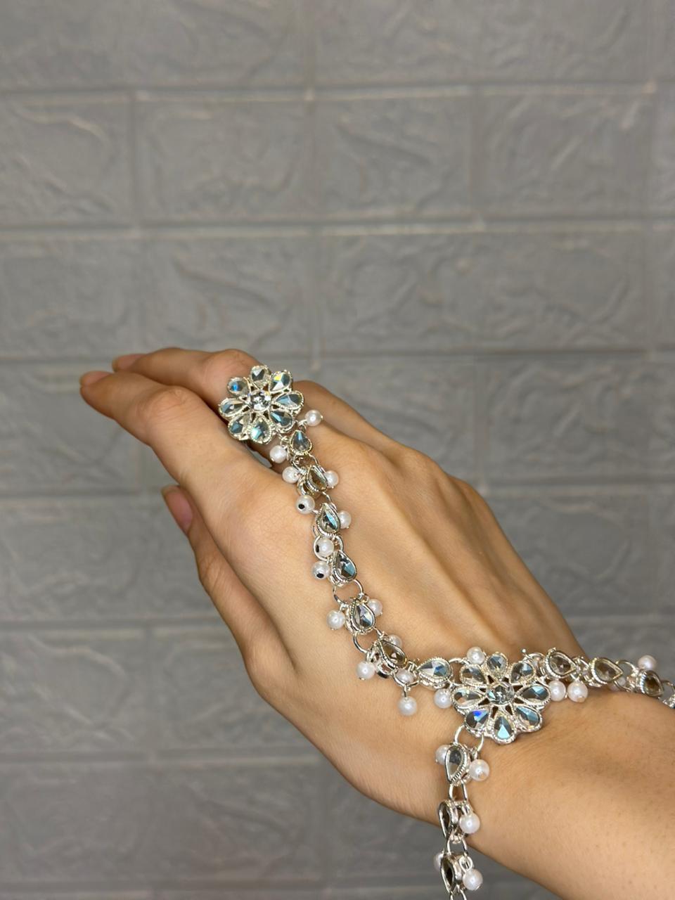 hath phool droplet silver
