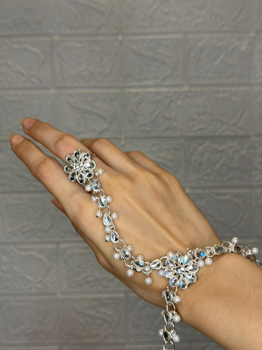 hath phool droplet silver