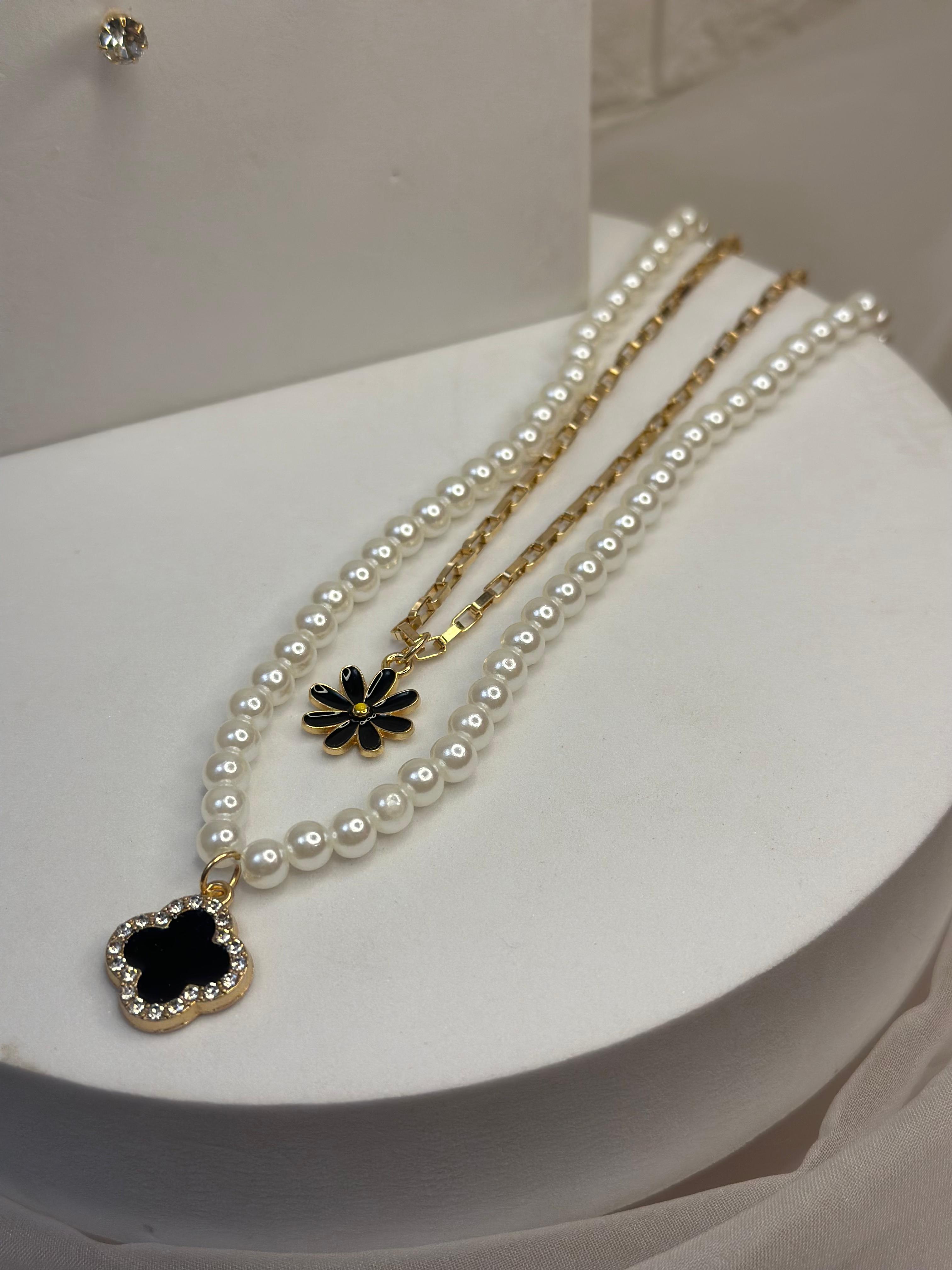 Four Petals (Black)