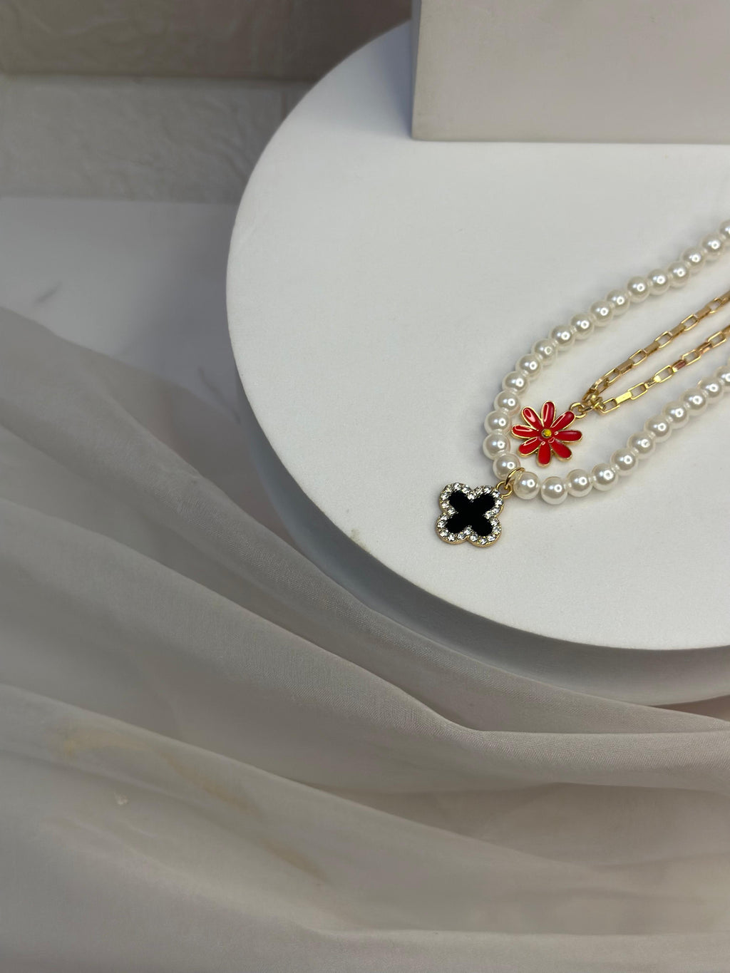 Four Petals (Black and Red)