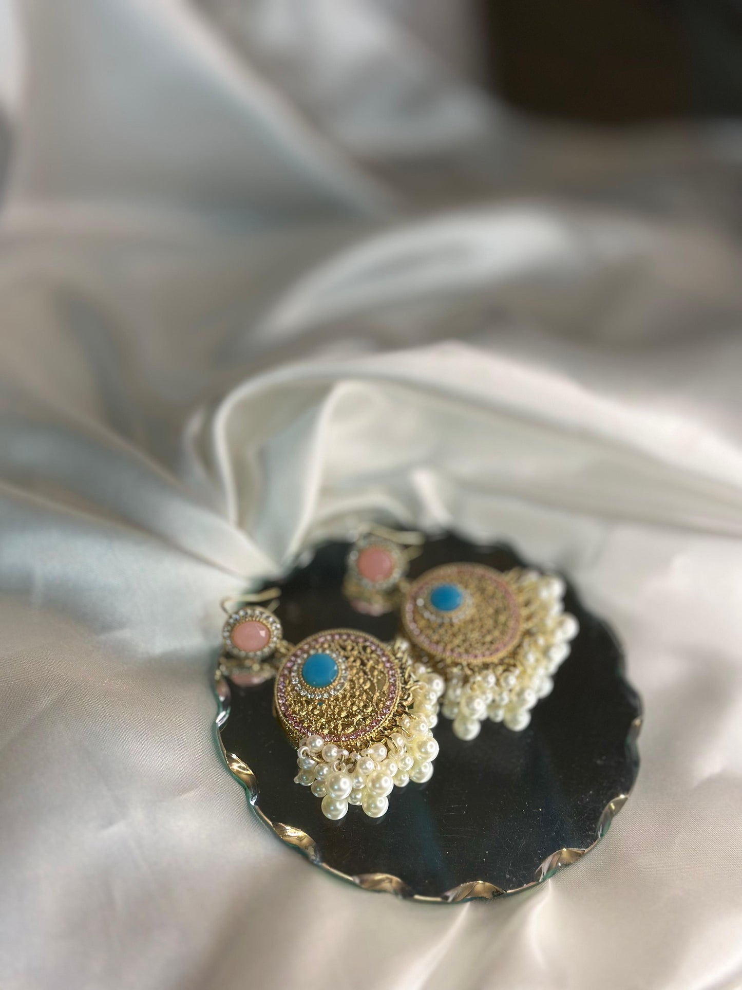 Royale Twin Circle (Peach and Blue)