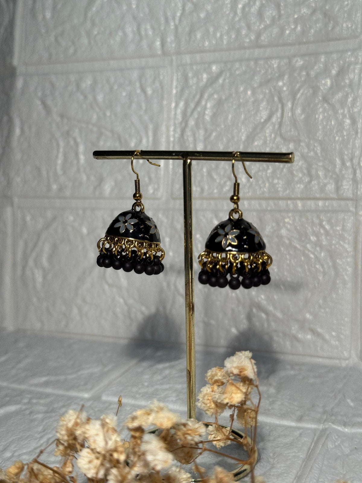 Alishba Jhumkay (Black and Grey)