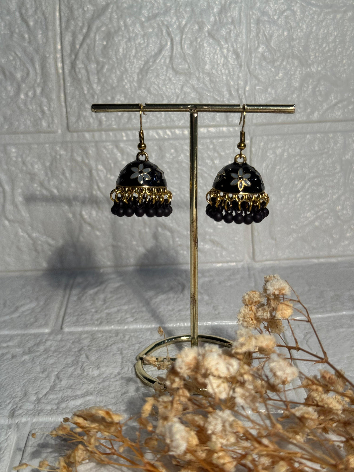 Alishba Jhumkay (Black and Grey)