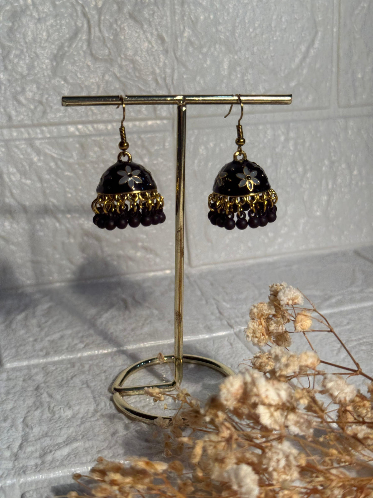 Alishba Jhumkay (Black and Grey)