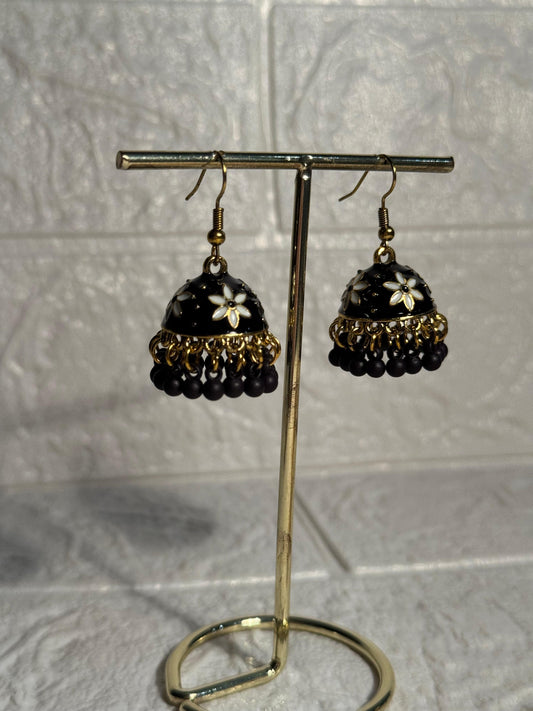 Alishba Jhumkay (Black and White)