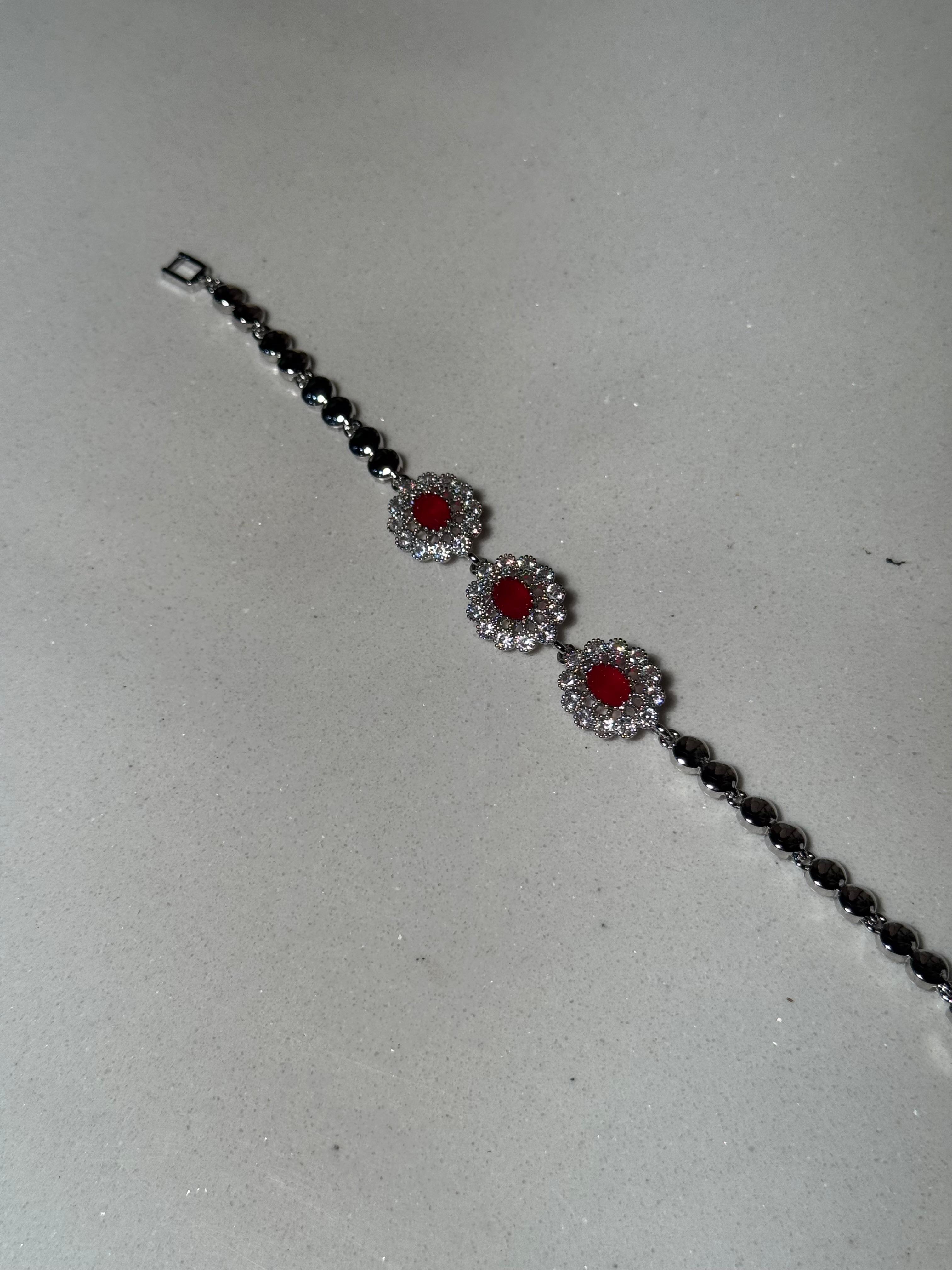 Trio floral bracelet silver and maroon