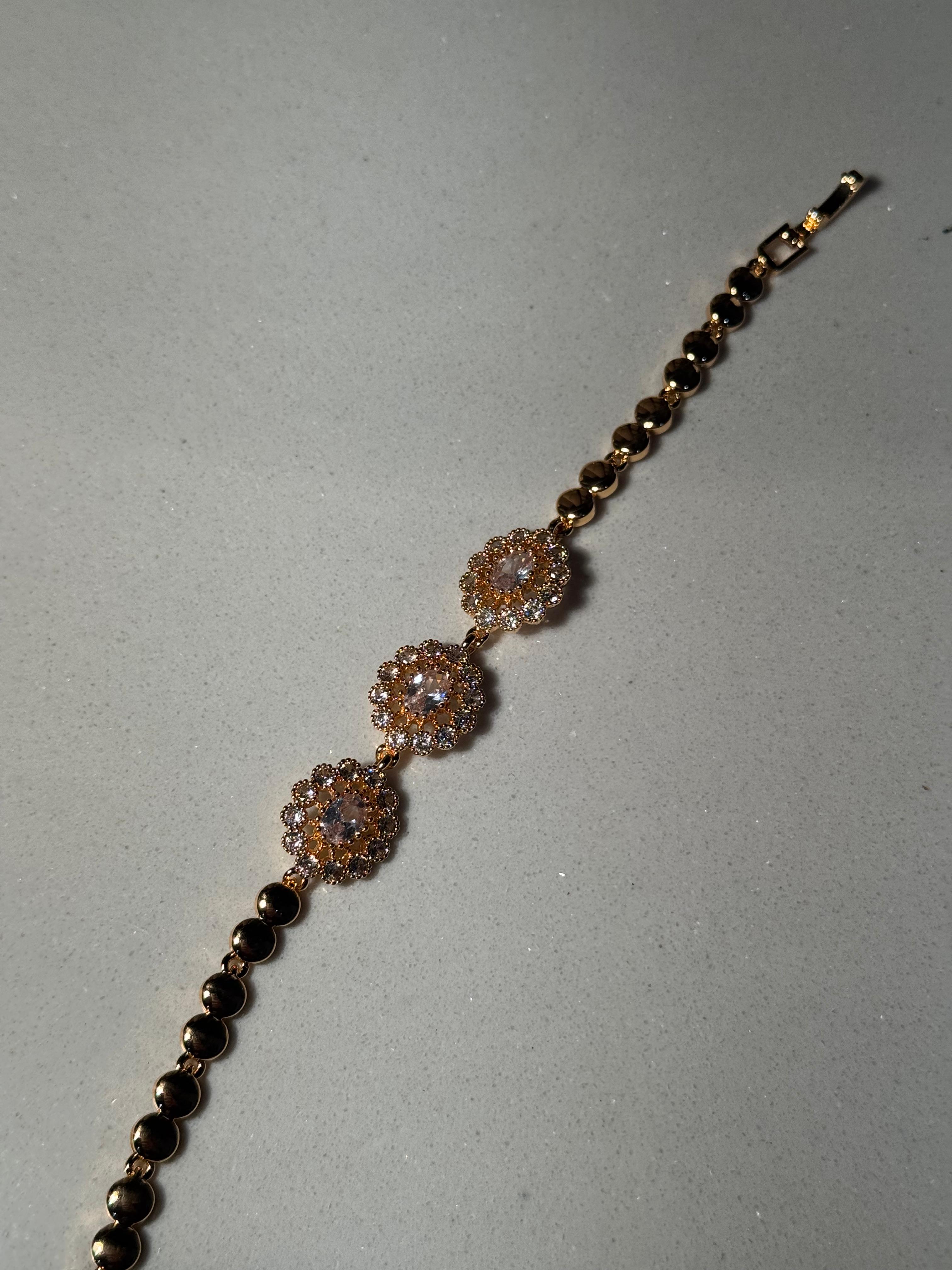 Trio floral bracelet gold