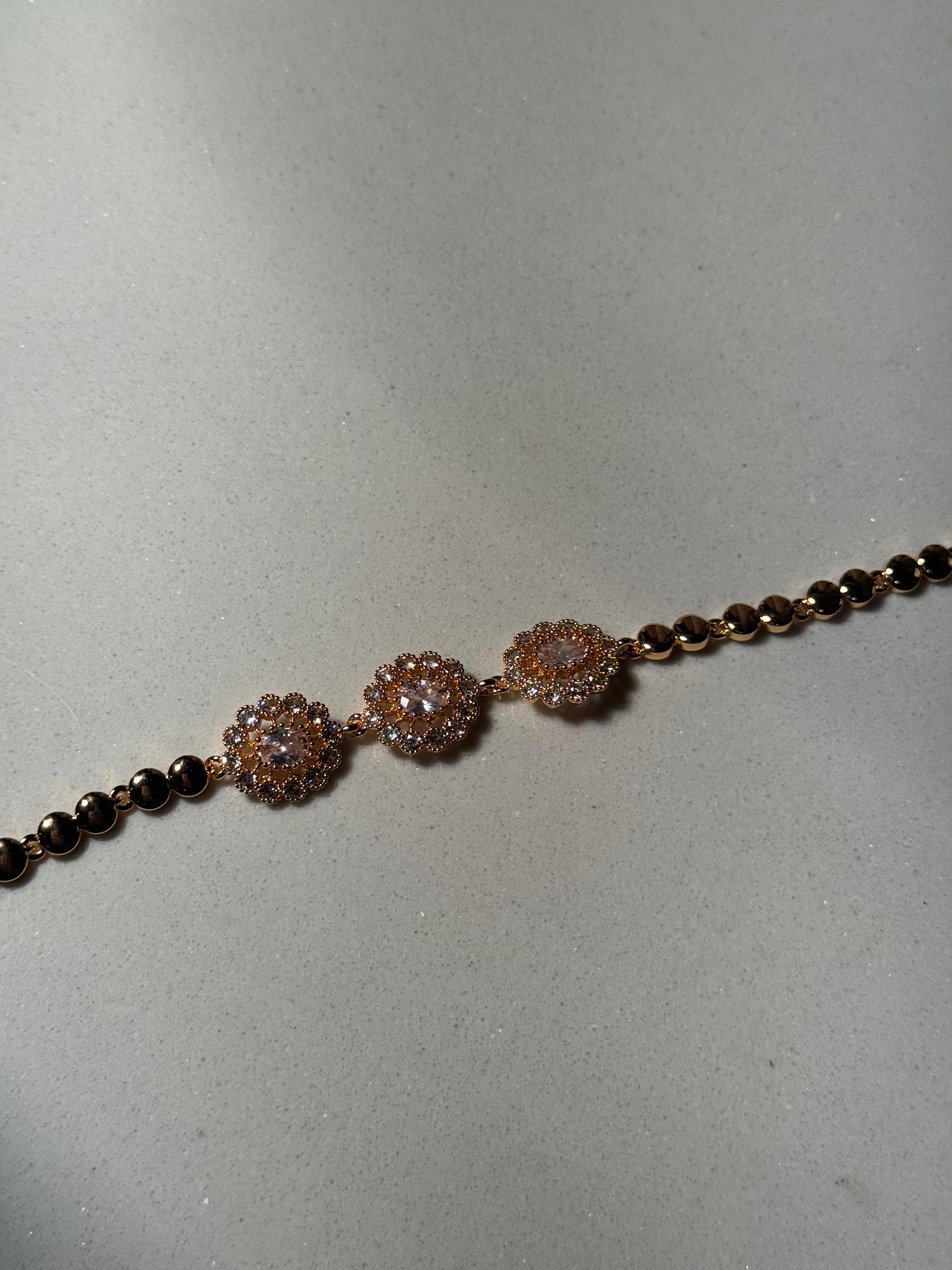 Trio floral bracelet gold