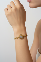 Gold round flower bracelet