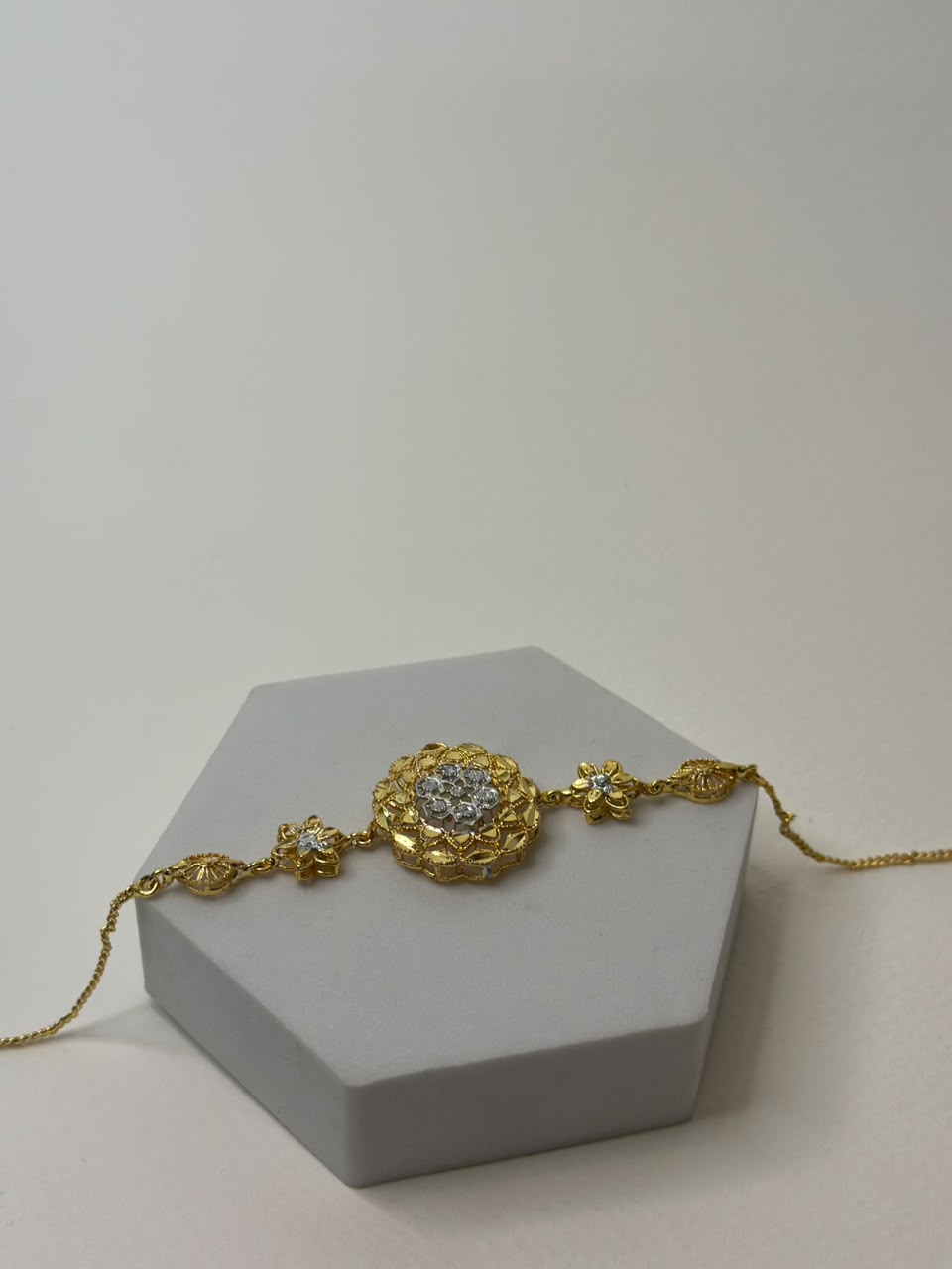 Gold round bracelet