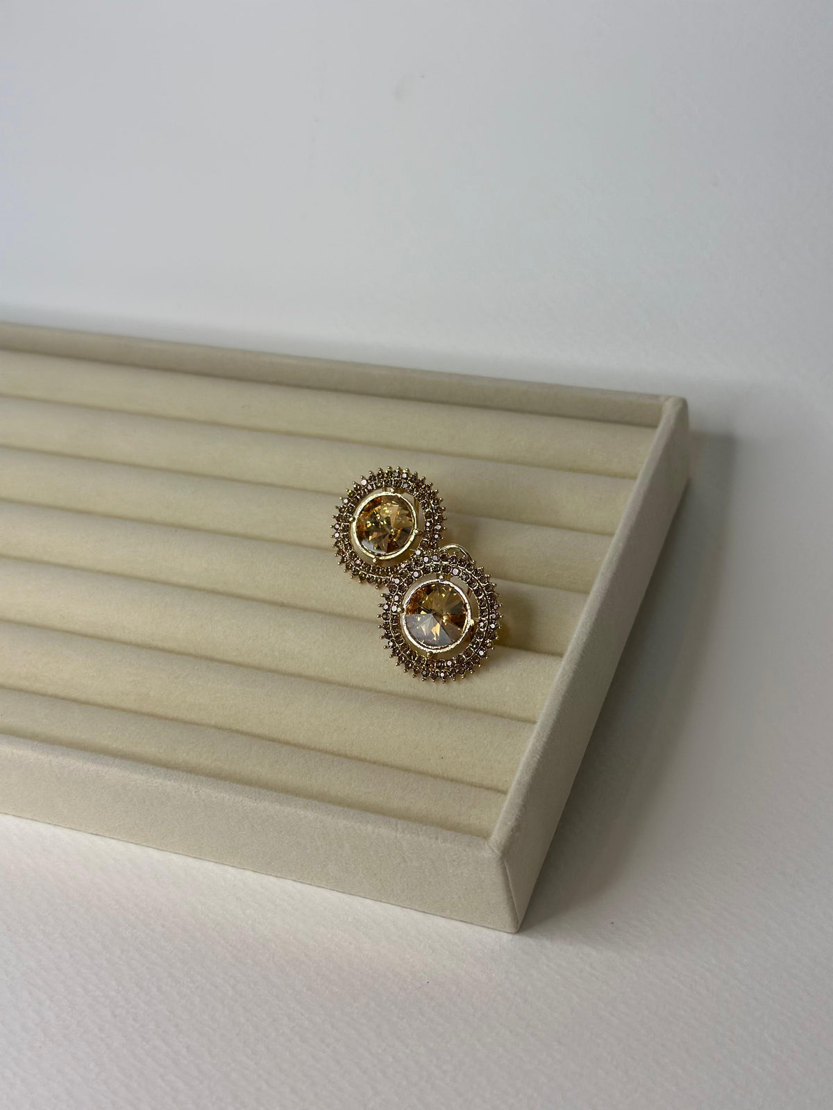 Celeste studs - Round copper