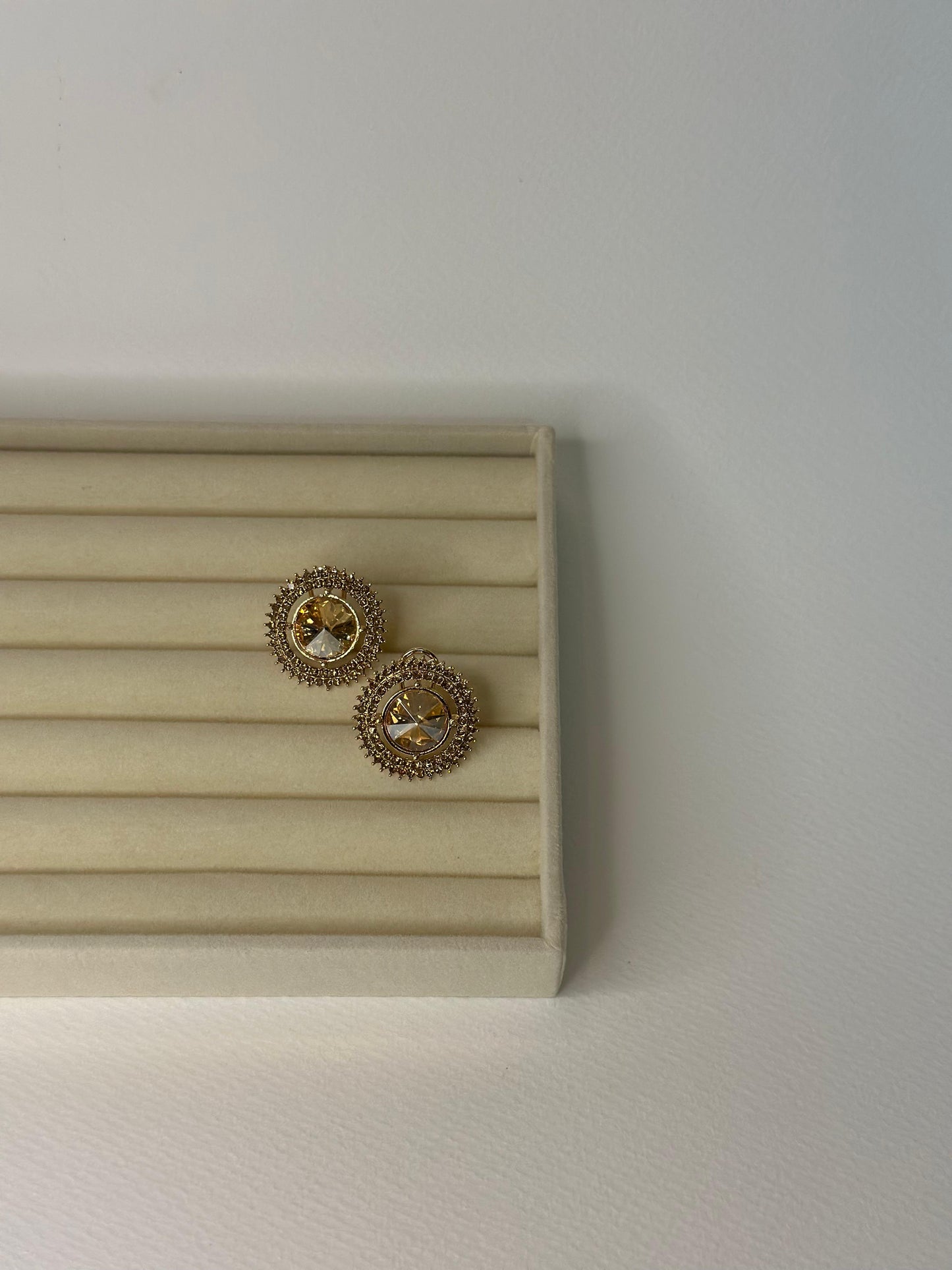 Celeste studs - Round copper