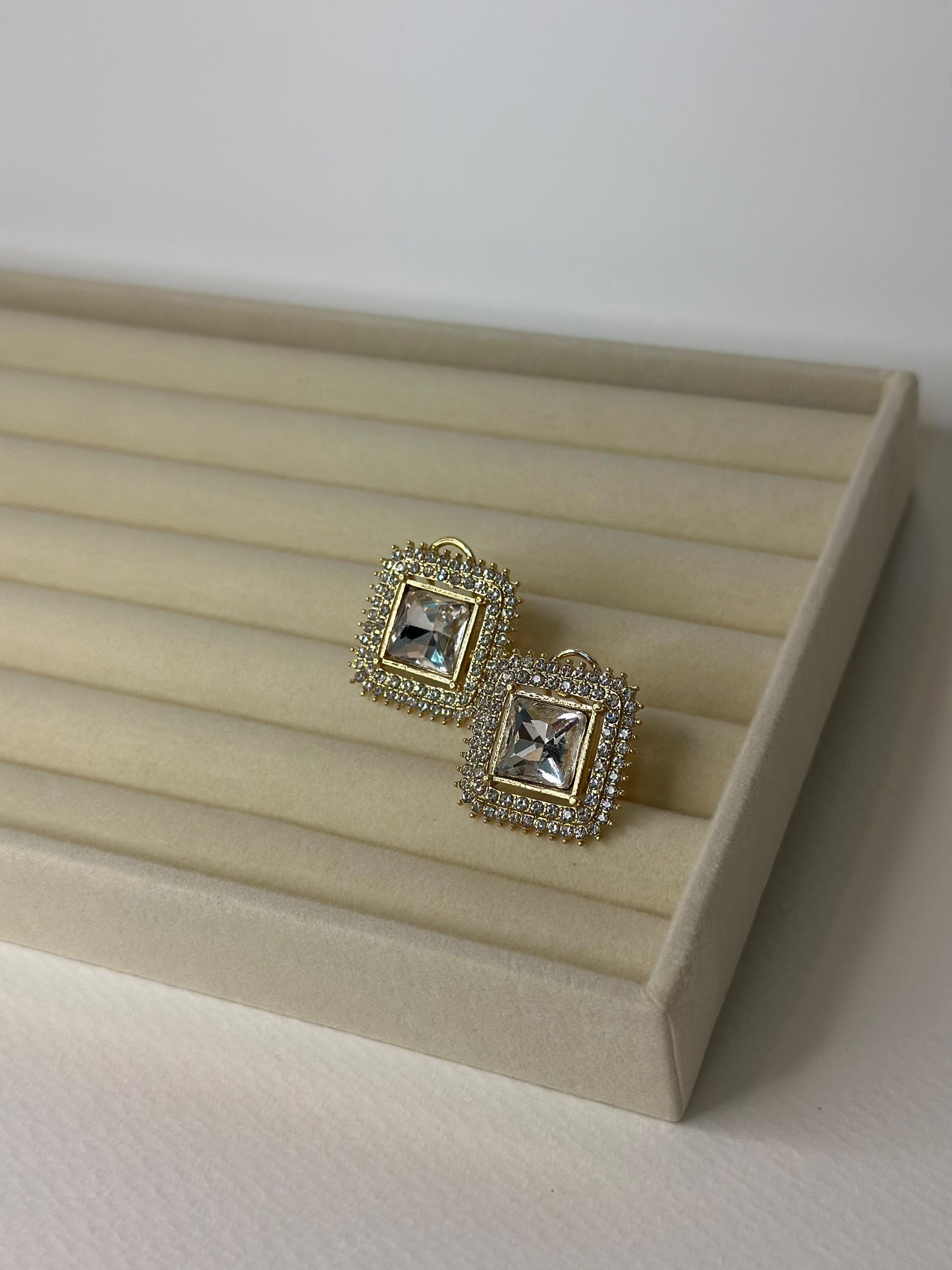 Celeste studs - square gold