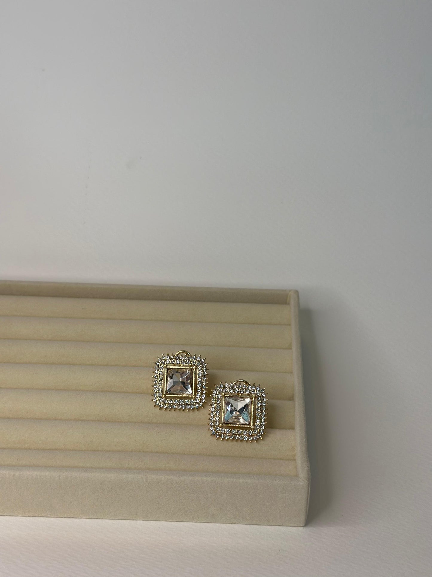Celeste studs - square gold
