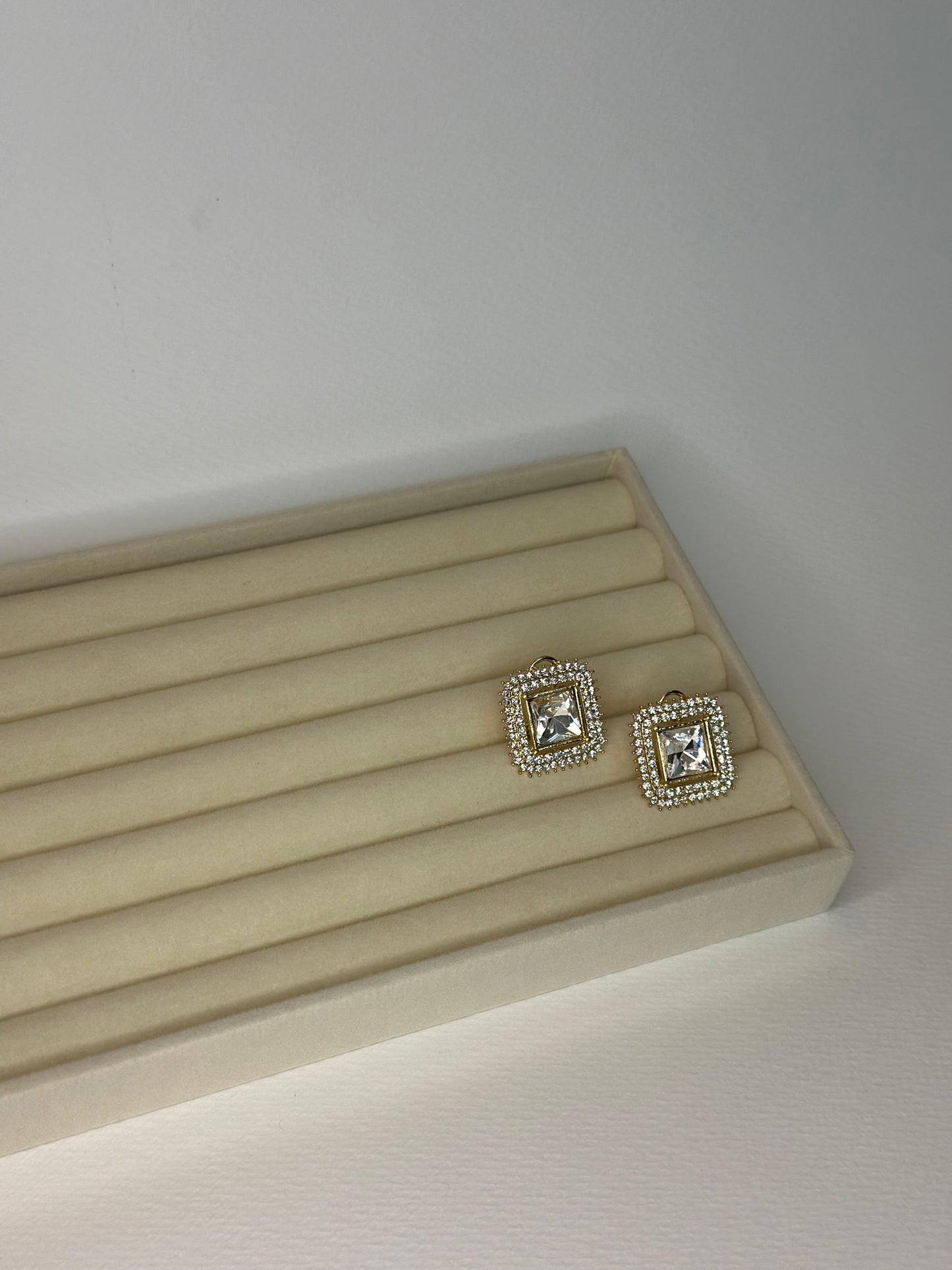 Celeste studs - square gold