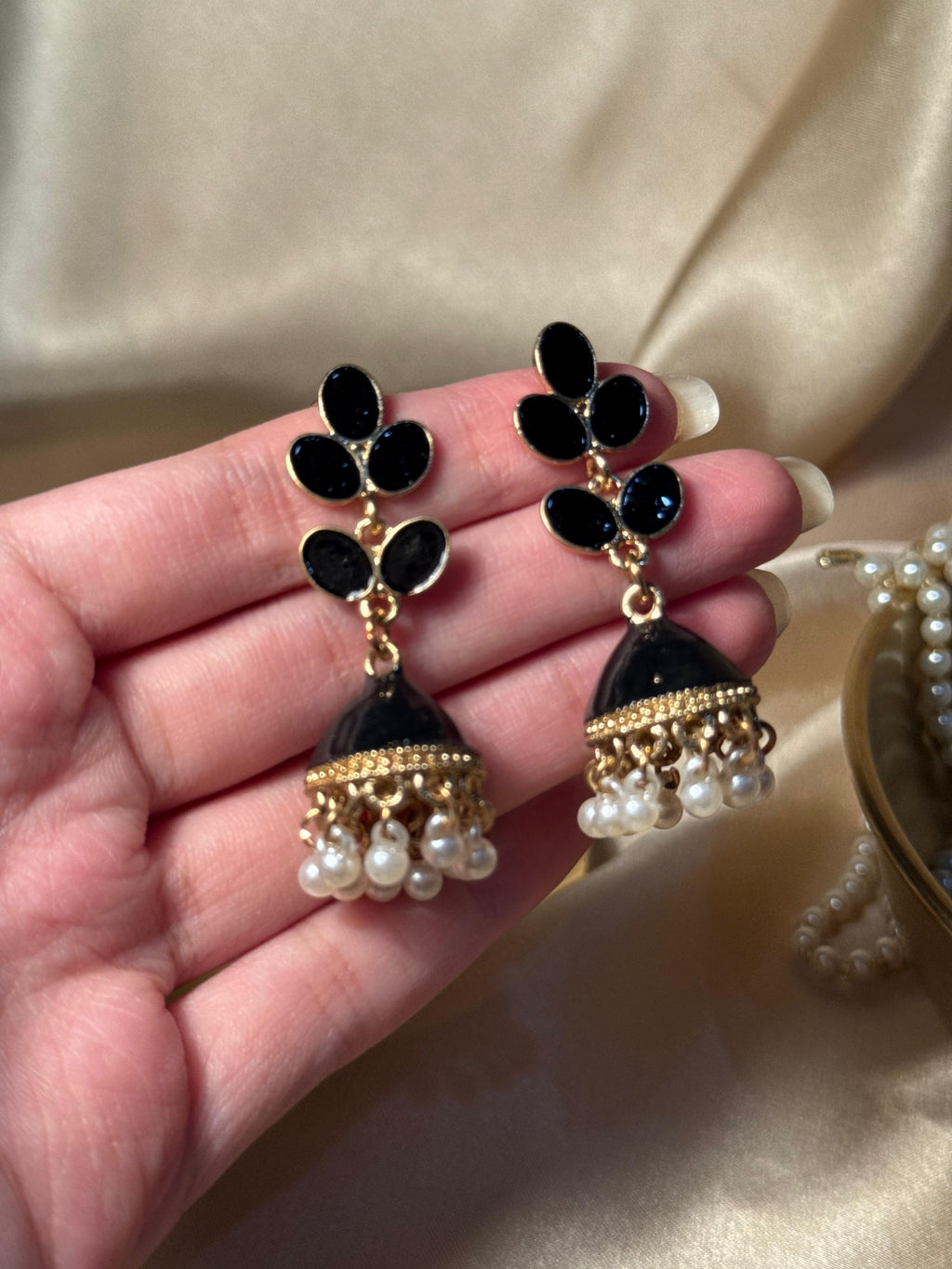 Booti Jhumki - Black
