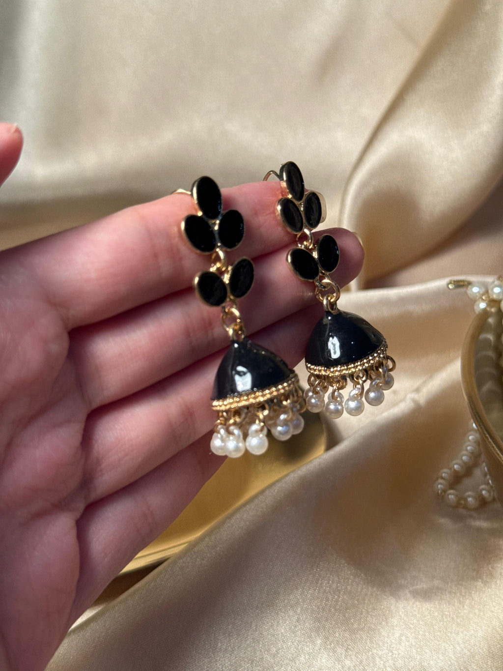 Booti Jhumki - Black