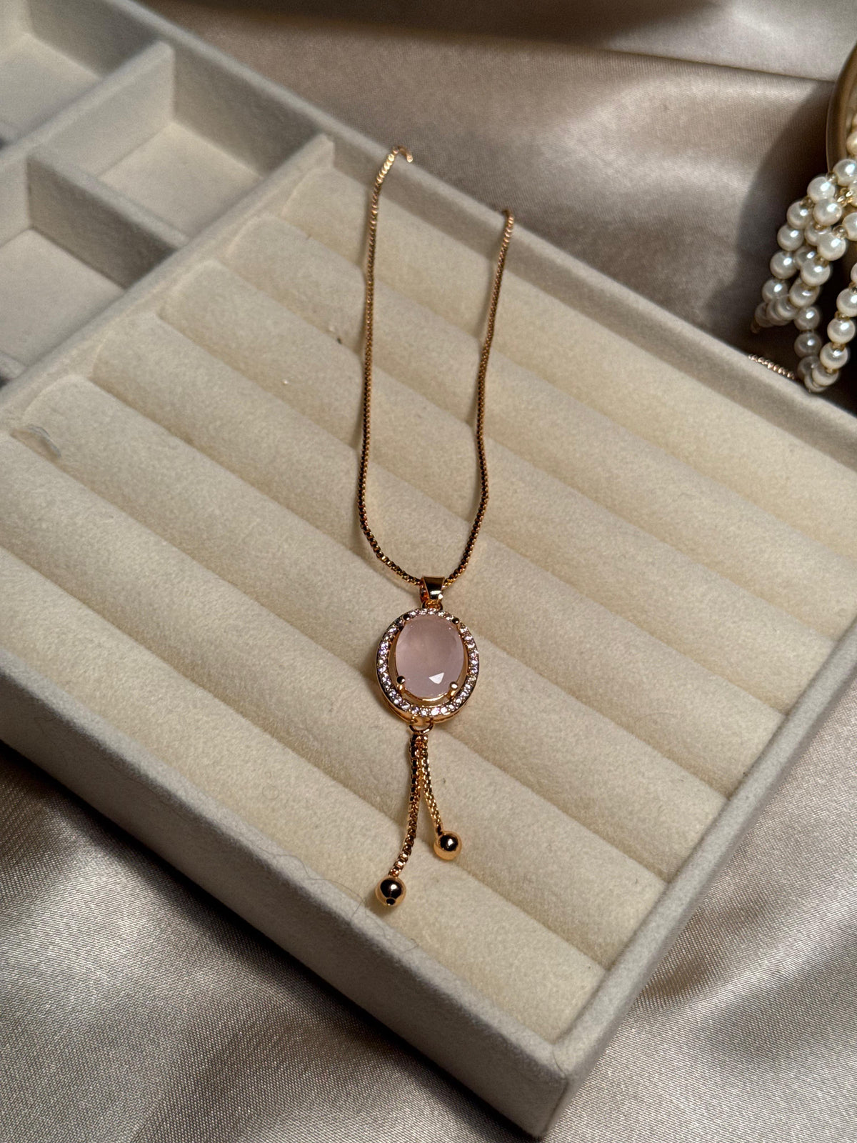 Gold Oval Necklace (Pink)