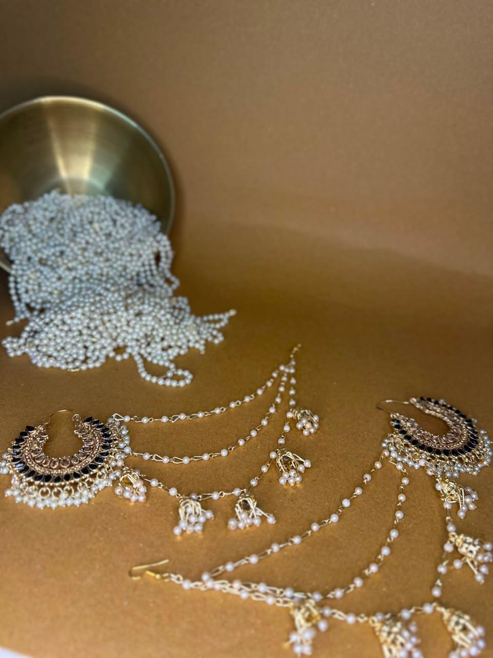 Mahrani earrings with gold saharay