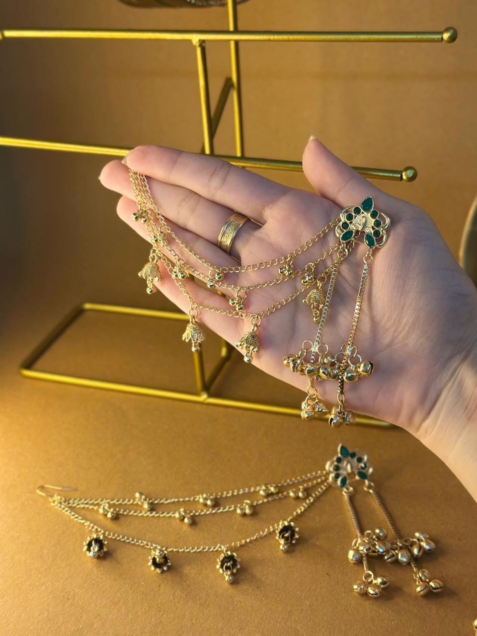 Patang (green and gold) and saharay bundle