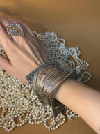 Chakoor bangle with silver bangle bundle