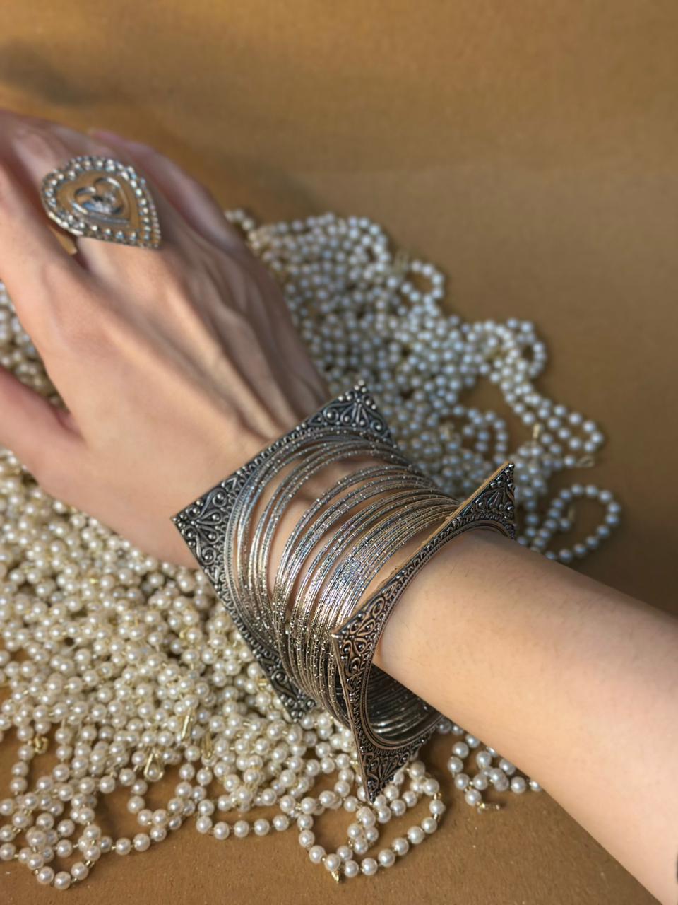 Chakoor bangle with silver bangle bundle