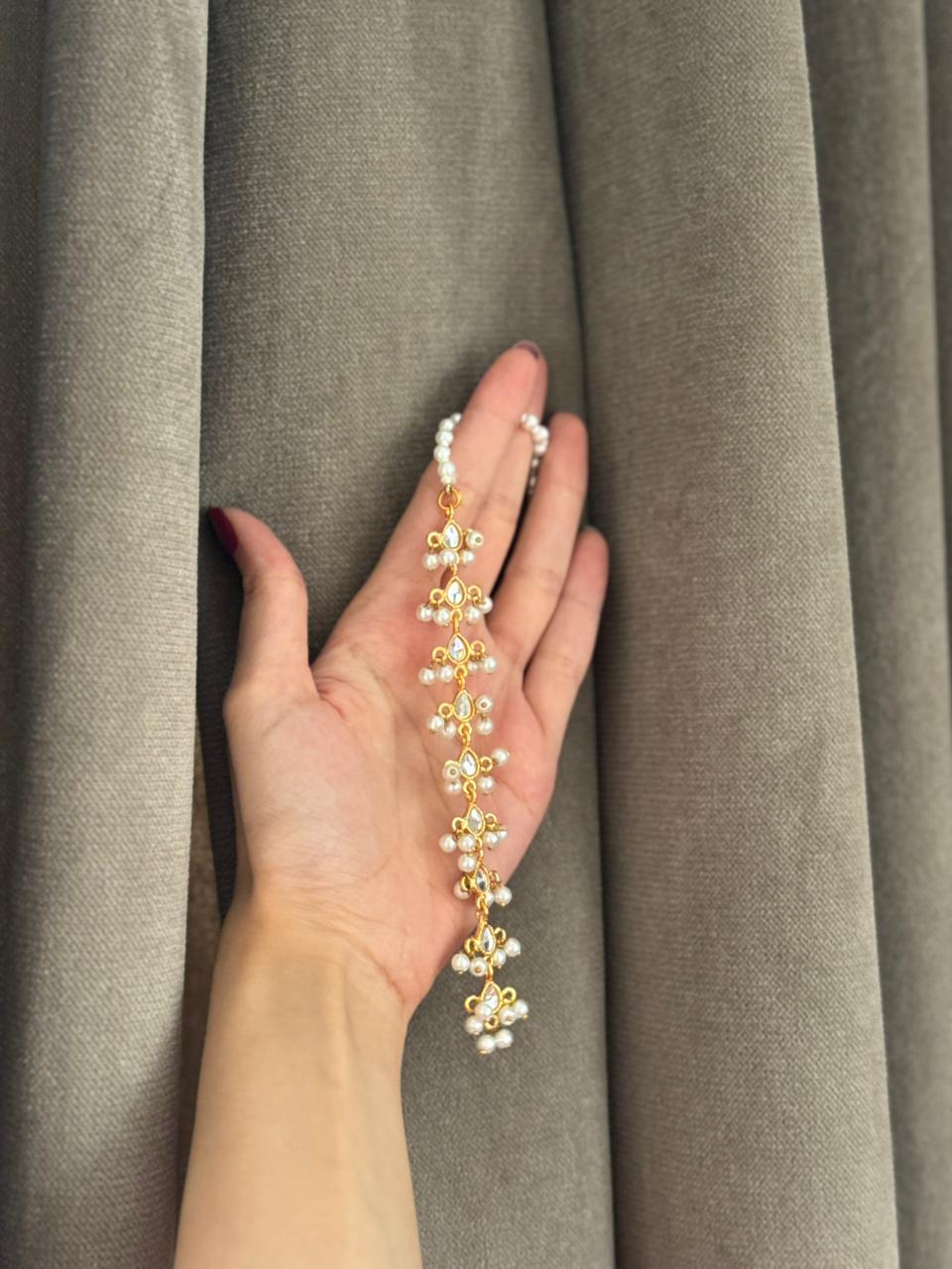 Gold Kundan bindi