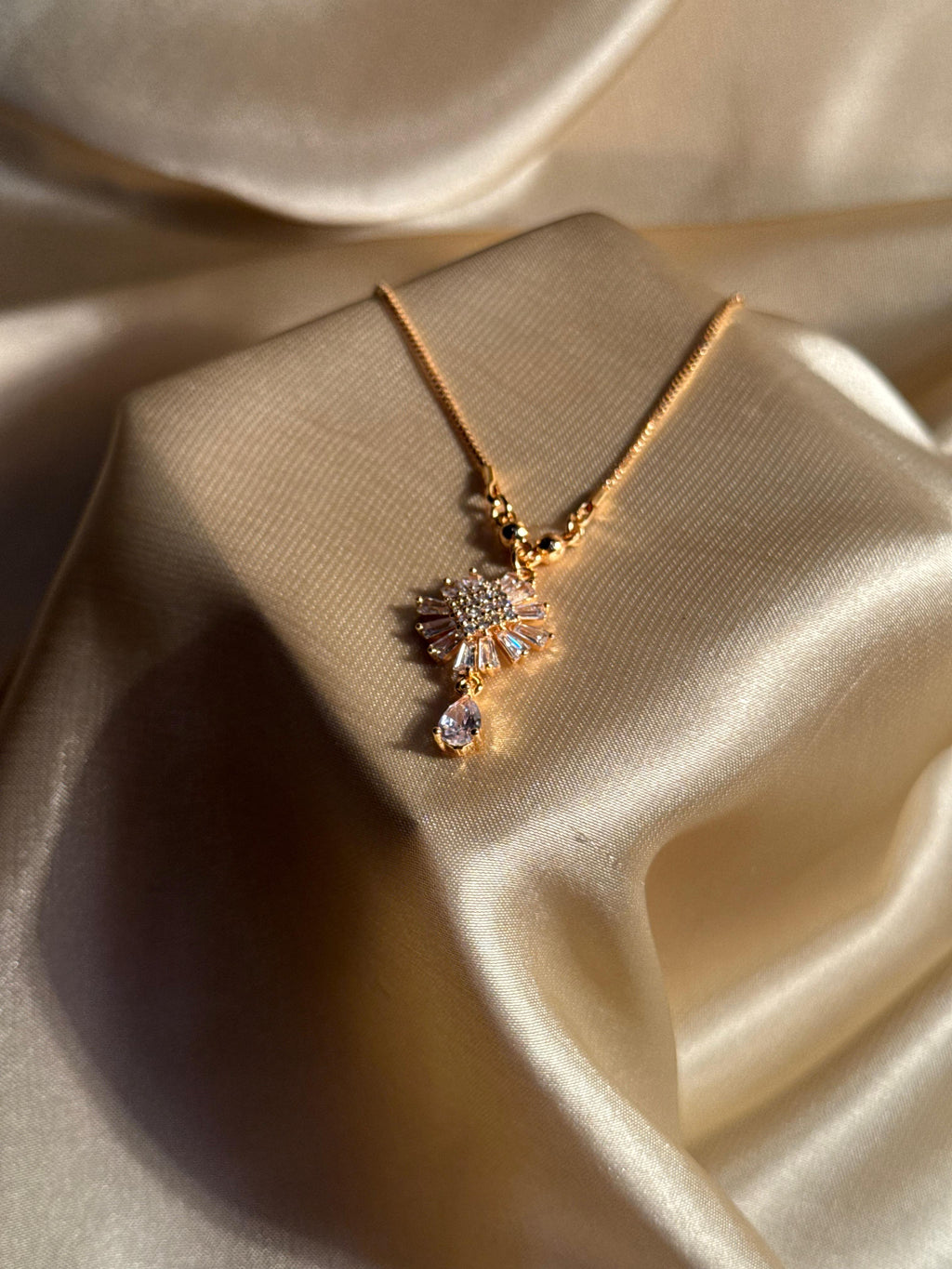 Bloom Necklace Gold