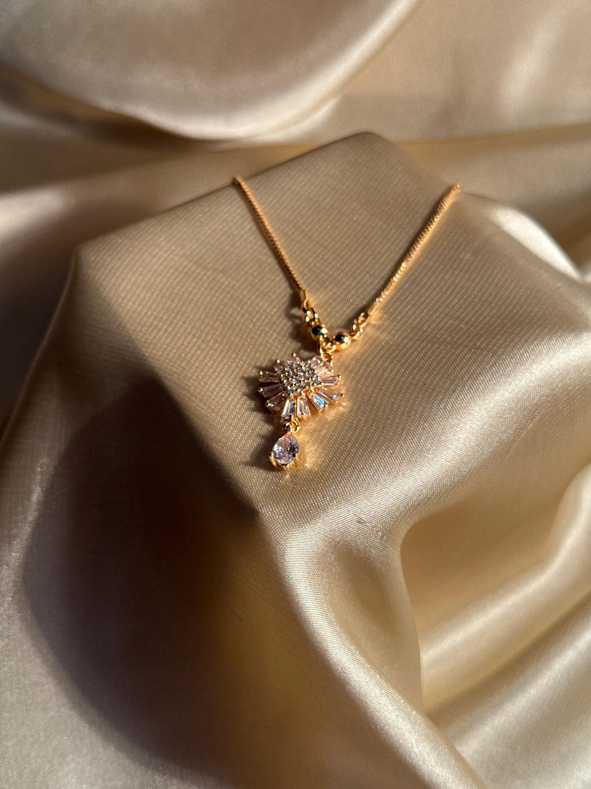 Bloom Necklace Gold