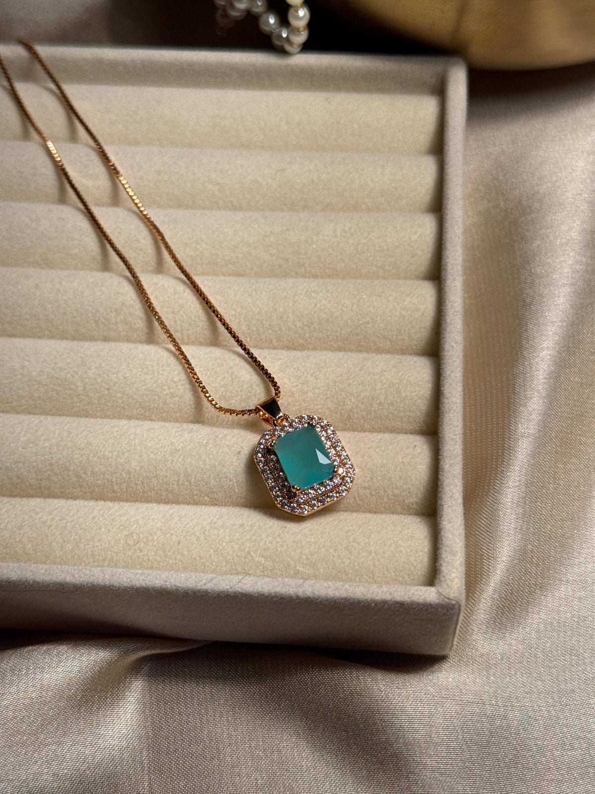 Cushion Pendant Necklace (Green)