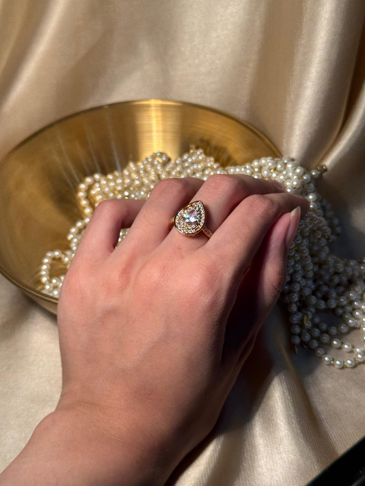 Droplet Ring Gold - White