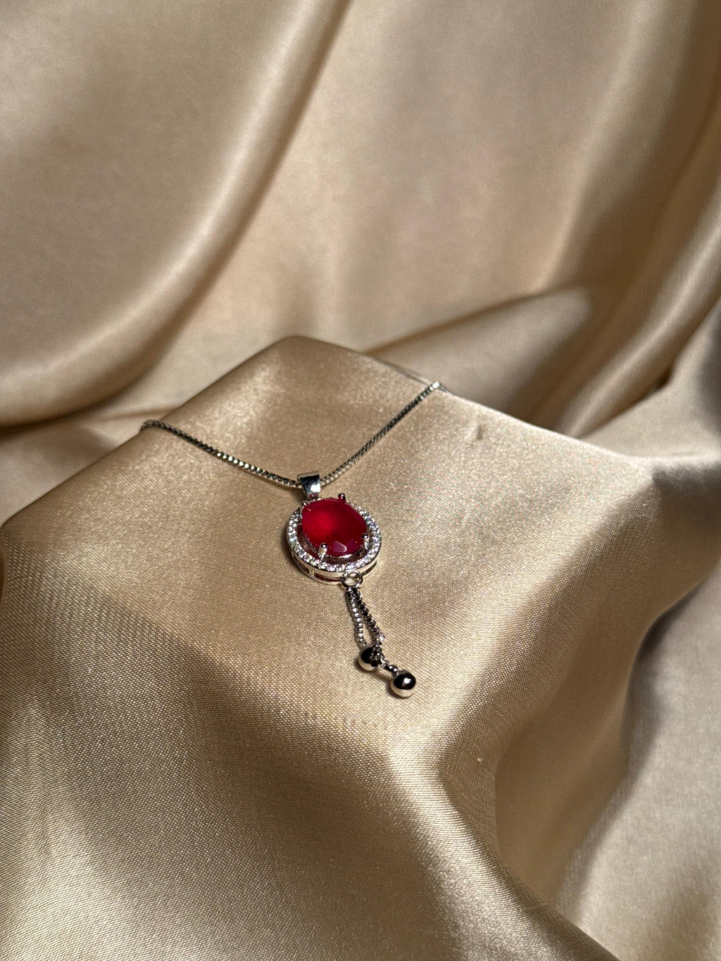 Oval Necklace Silver (Red)
