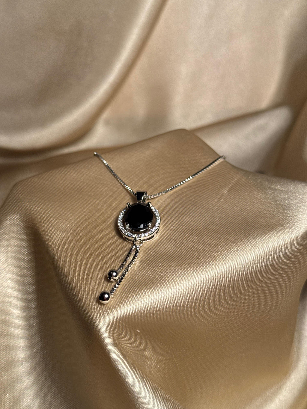 Oval Necklace Silver (Black)