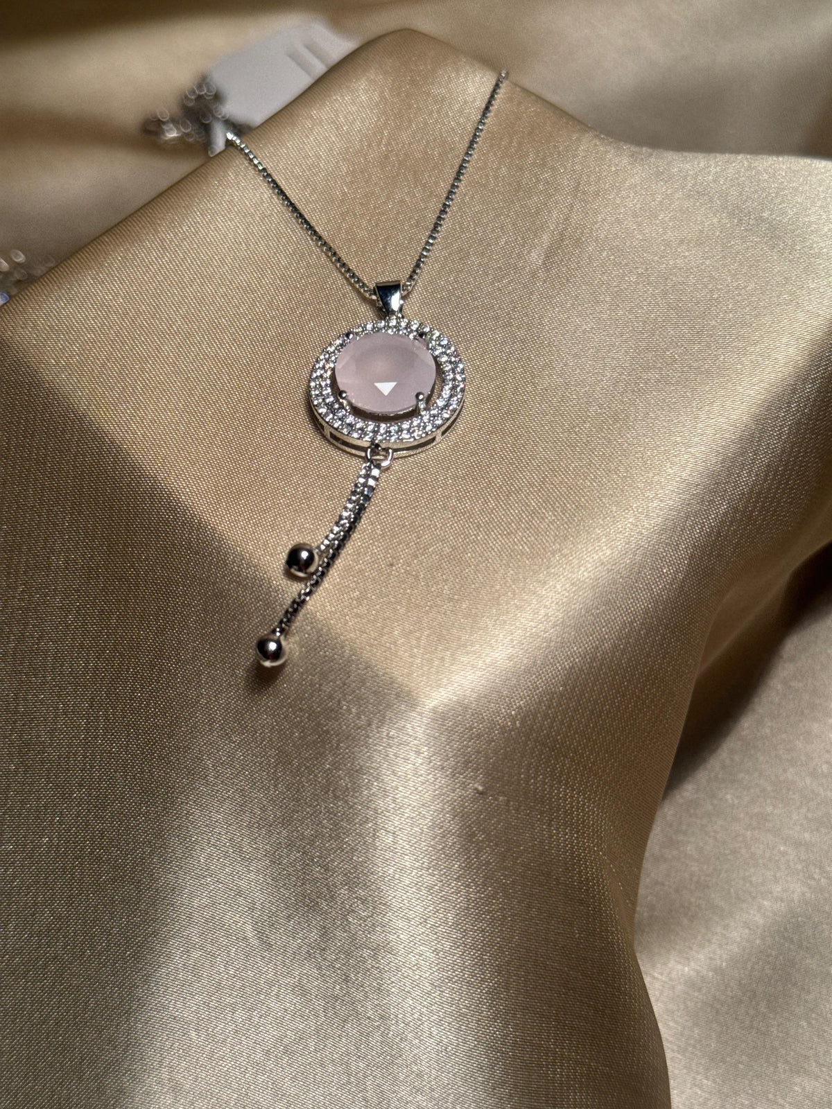 Round Pendant Necklace (Pink)
