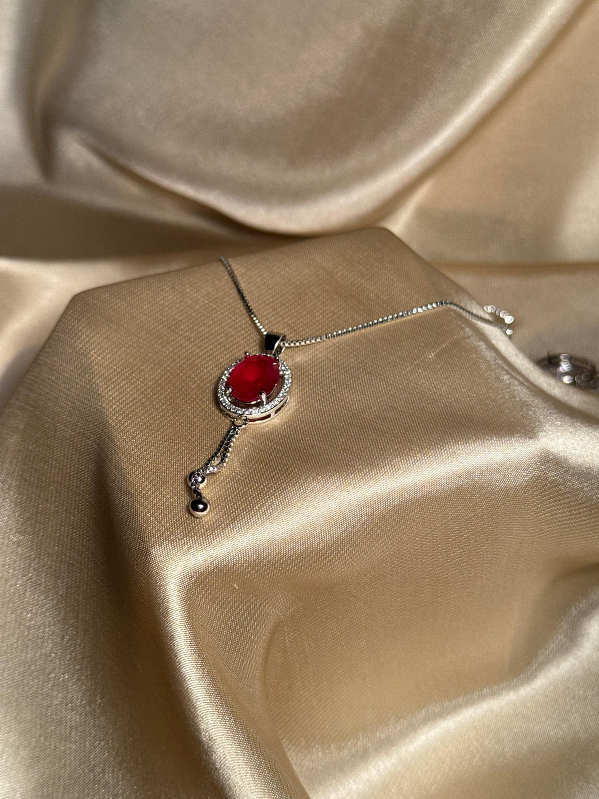 Oval Necklace Silver (Red)