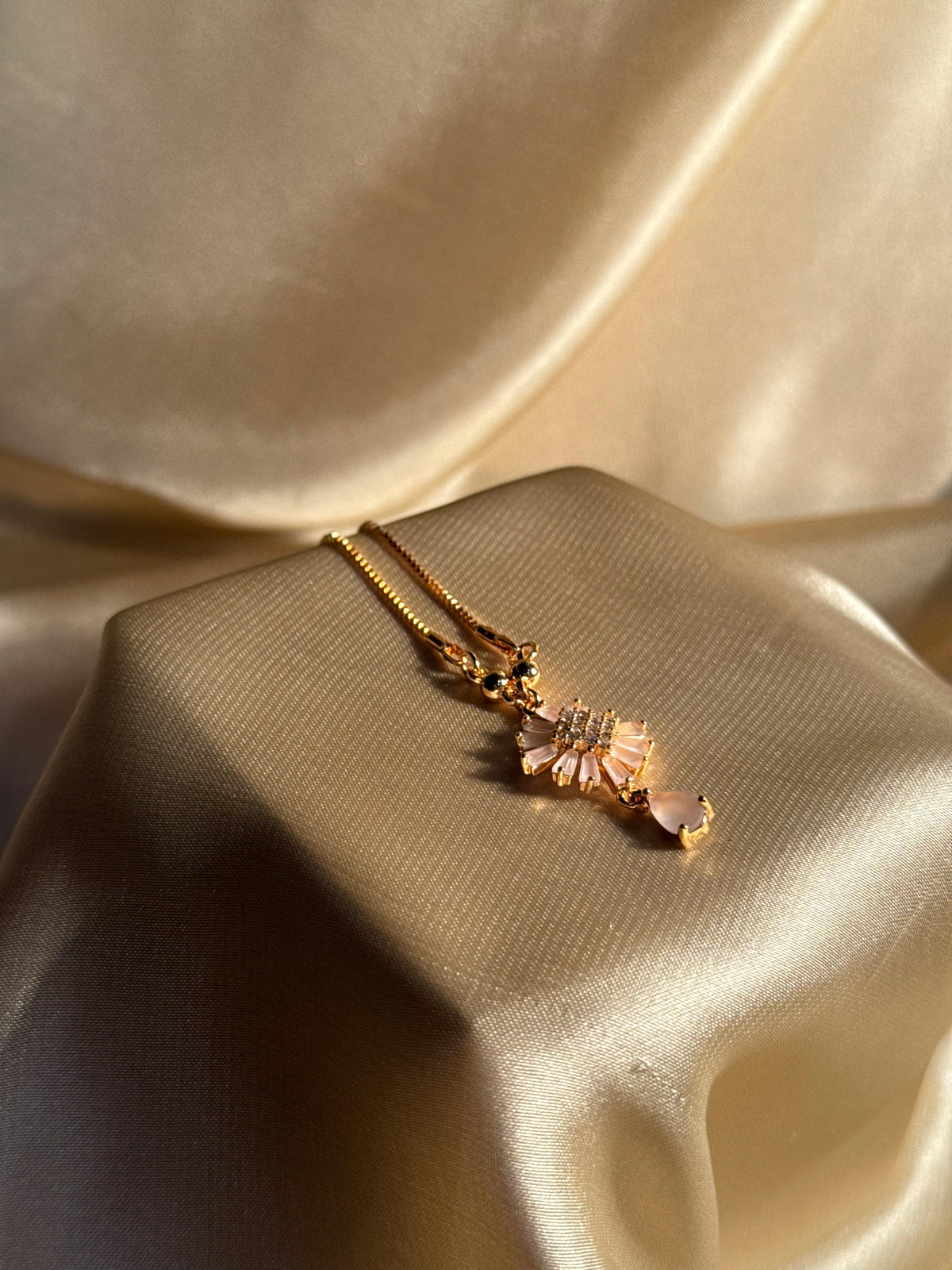 Bloom Necklace Gold pink
