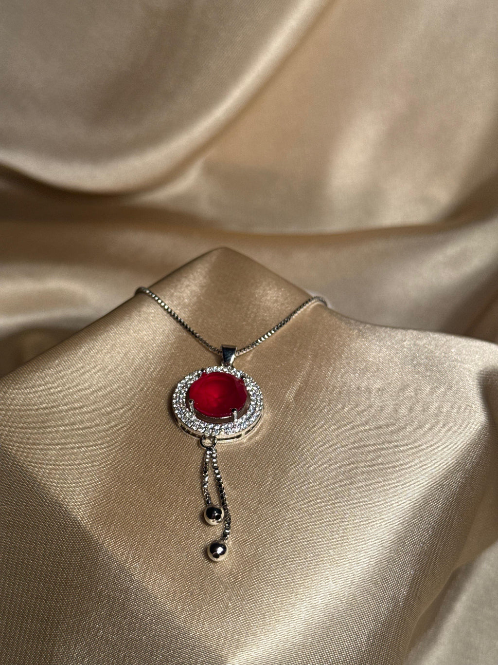 Round Pendant Necklace (Red)