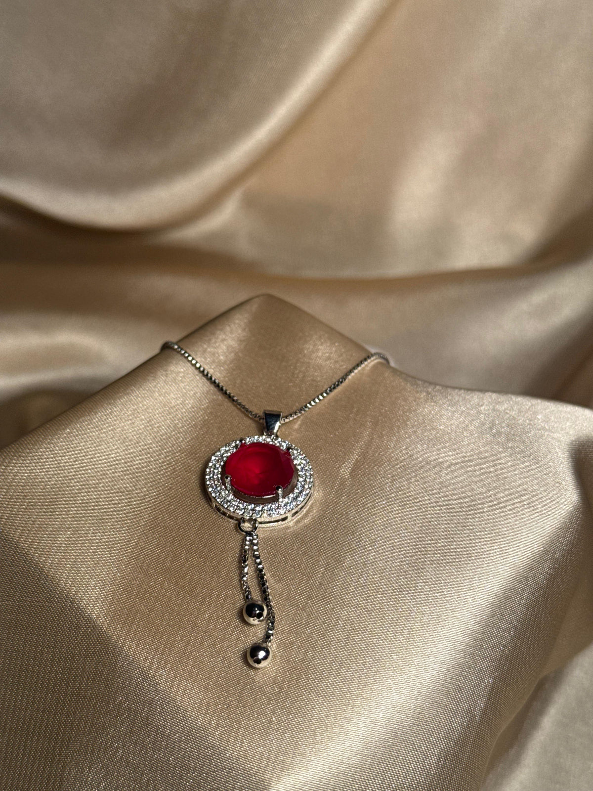 Round Pendant Necklace (Red)