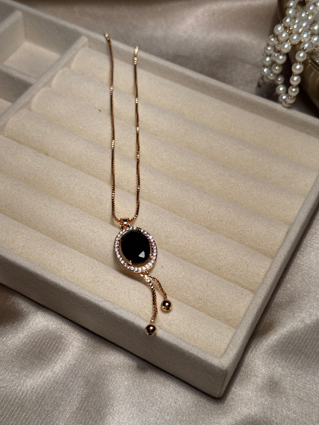 Gold Oval Necklace (Black)