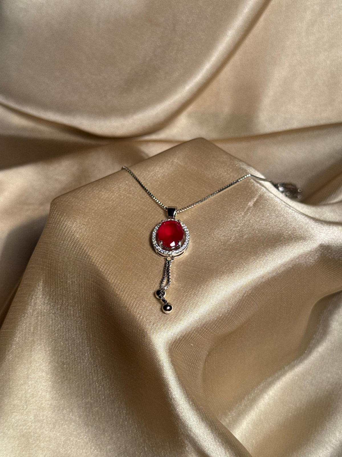 Oval Necklace Silver (Red)