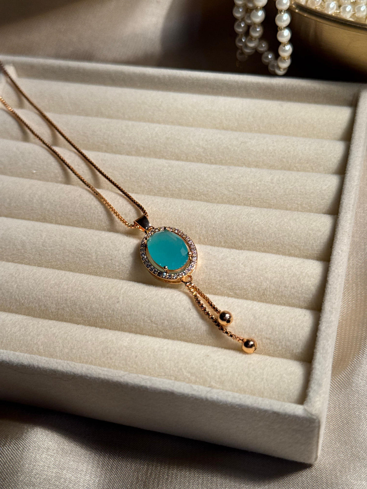 Gold Oval Necklace (Green)