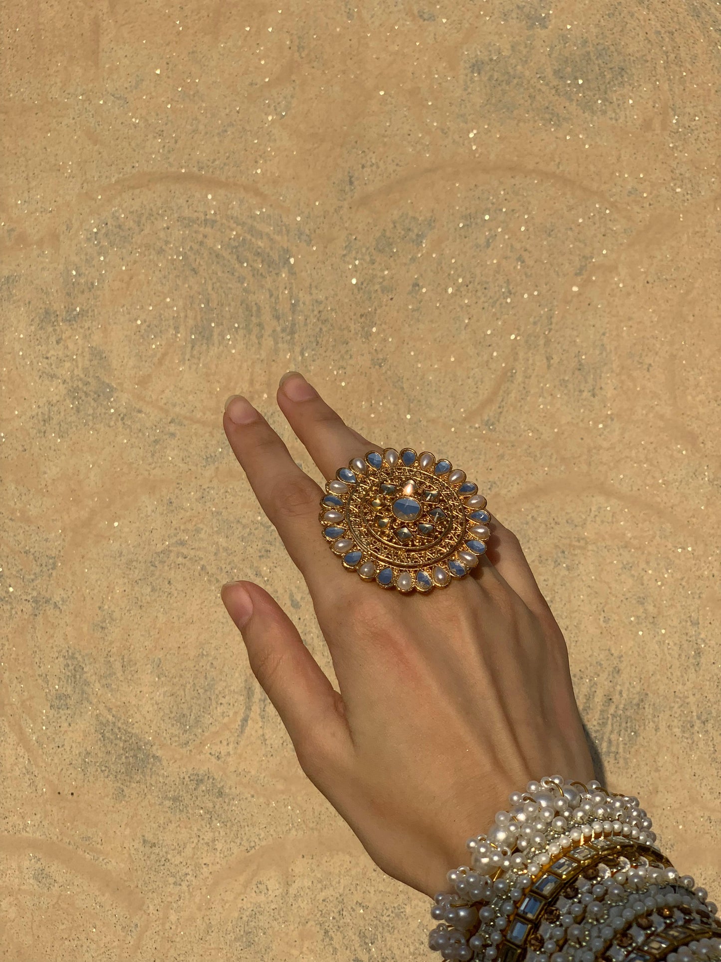 Shehzadi angoothi (Circle) - Gold Silver