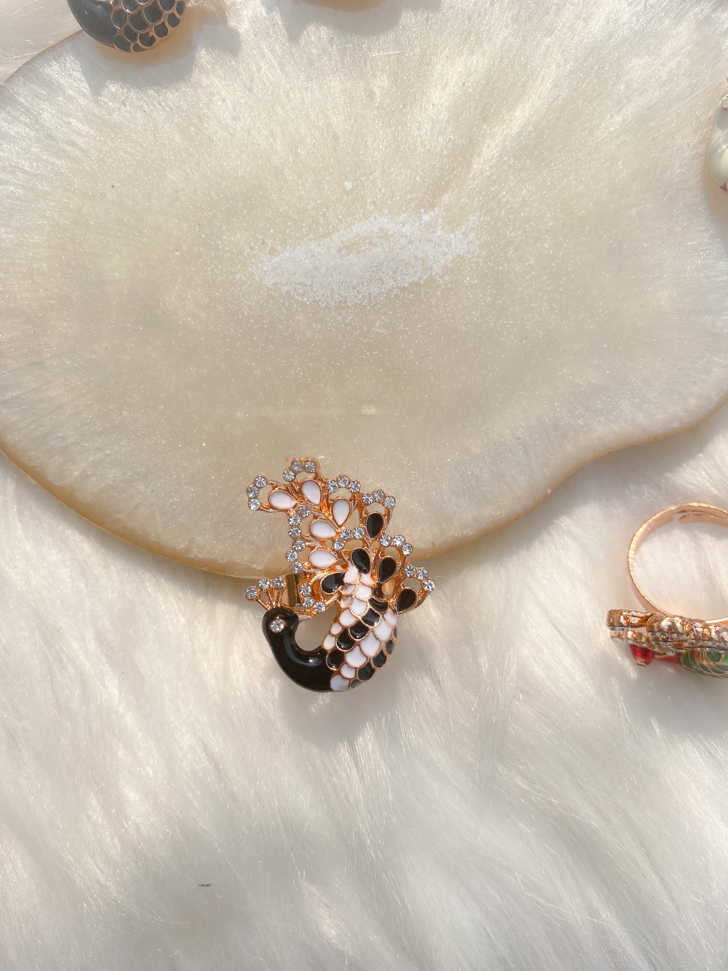R-2 Peacock rings